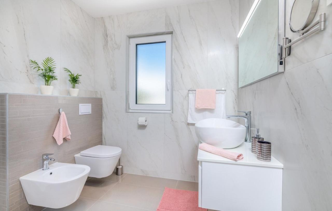 Apartments Elle Luxury Vantacici Малинська Екстер'єр фото