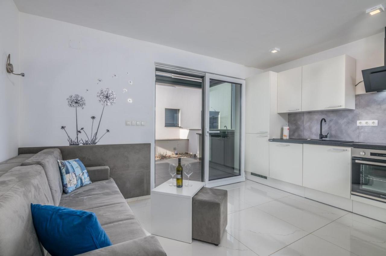 Apartments Elle Luxury Vantacici Малинська Екстер'єр фото