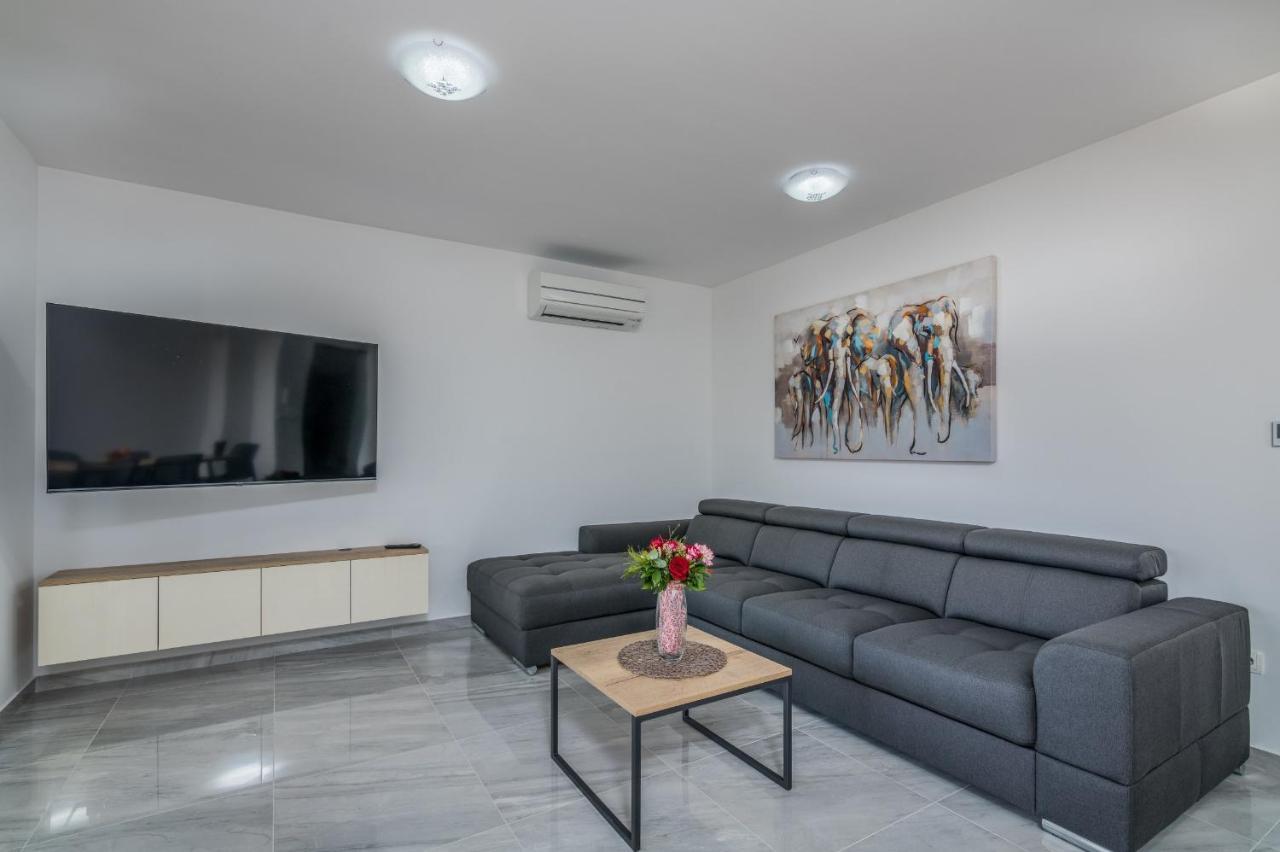 Apartments Elle Luxury Vantacici Малинська Екстер'єр фото