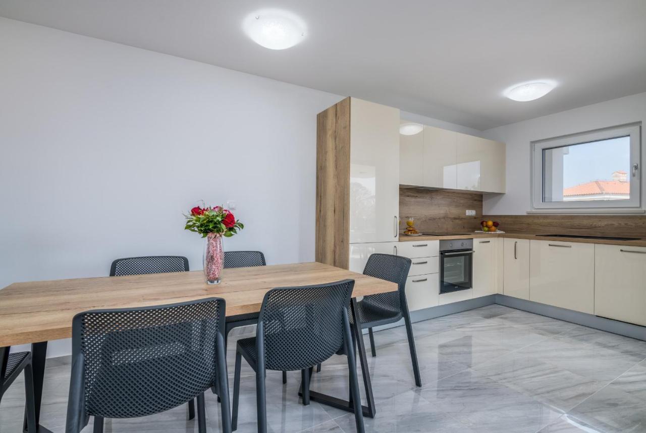 Apartments Elle Luxury Vantacici Малинська Екстер'єр фото