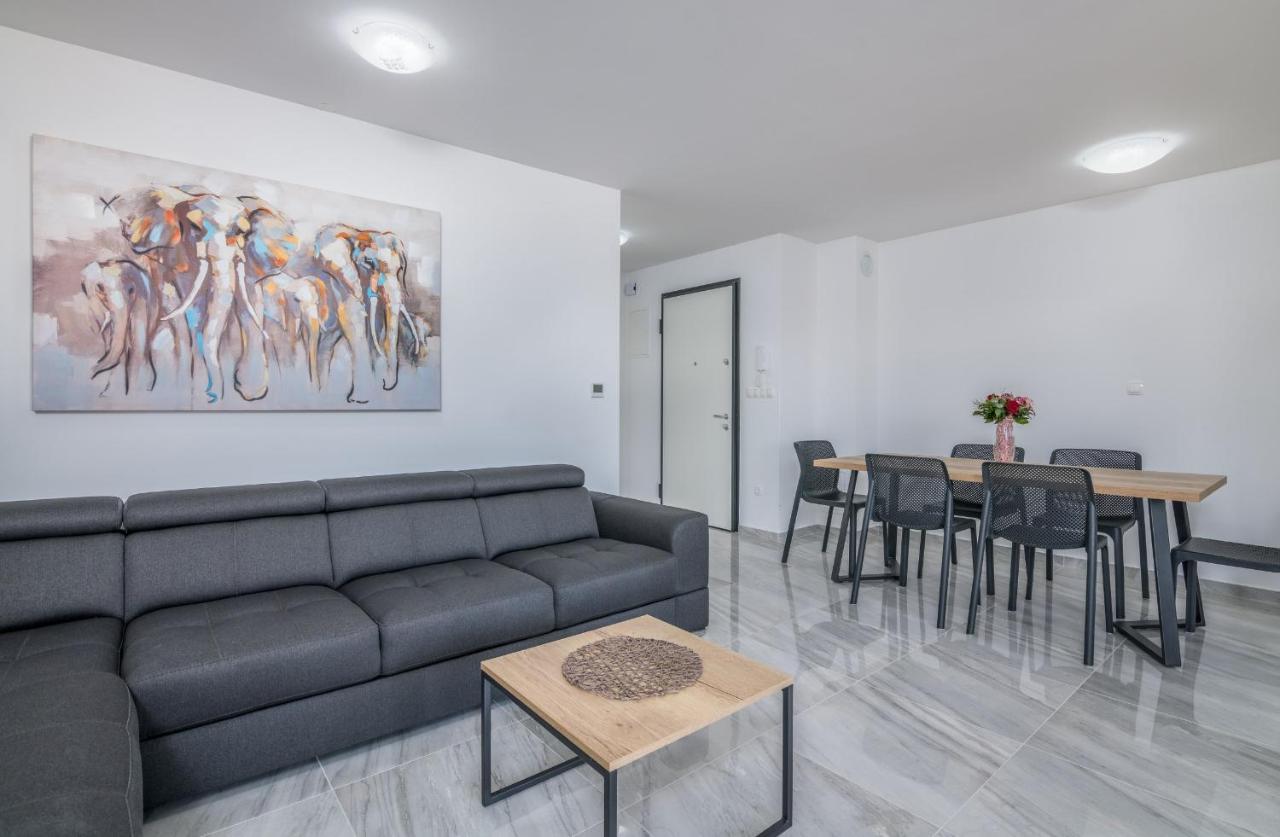 Apartments Elle Luxury Vantacici Малинська Екстер'єр фото
